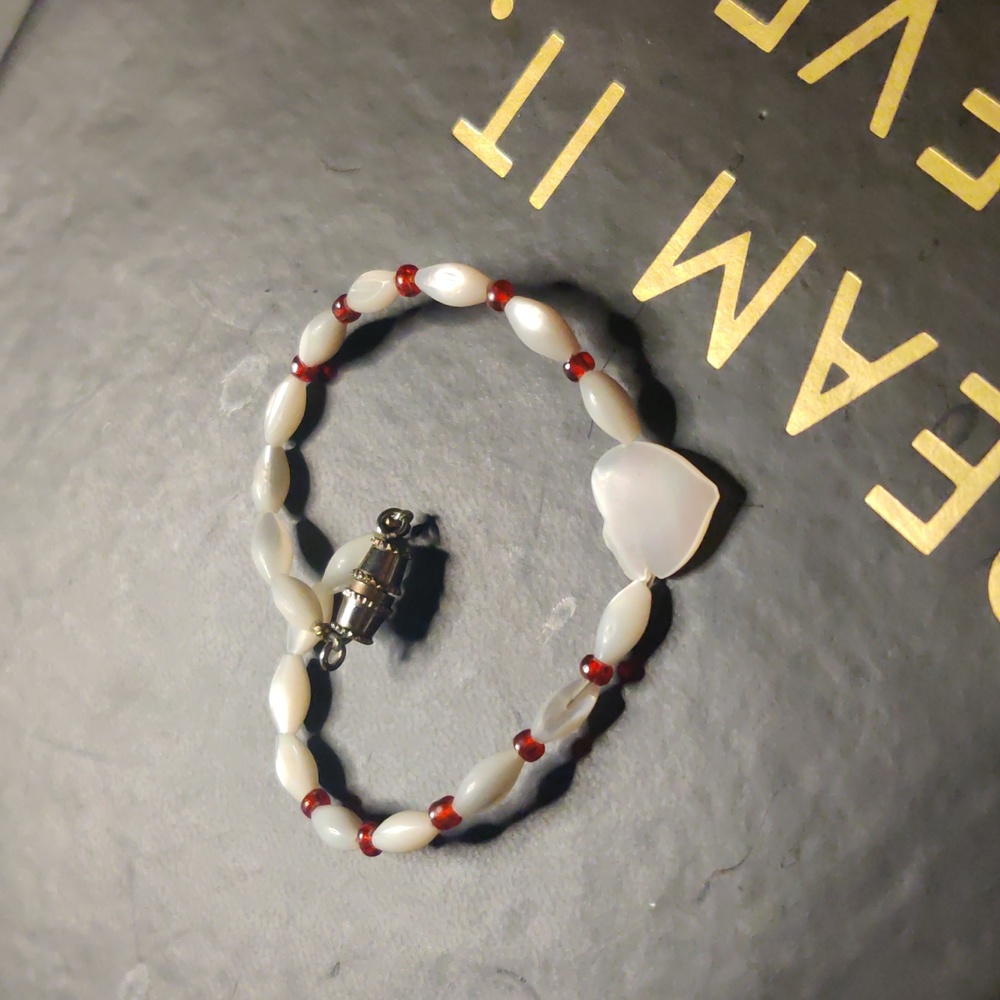 Heart shell bracelet with red beads